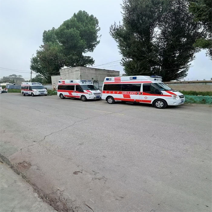 昆明市东川区私人救护车租赁到云南省宾川县中医医院 出租一趟救护车多少钱