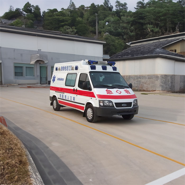云南省嵩明县出租急救车护送到云南陇川县中医医院 救护车出租收费多少