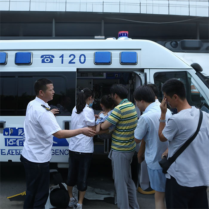 云南省昆明东川区租救护车护送到威信县人民医院 救护车出租公司哪个好