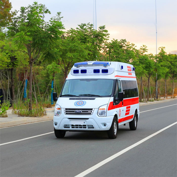 云南昆明市官渡救护车出租护送到曲靖市师宗县长途租用救护车