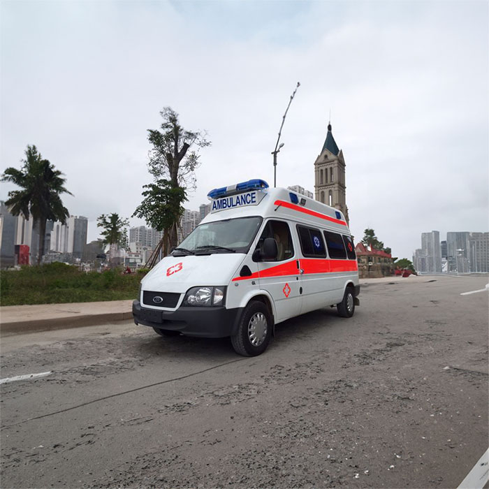 云南昆明东川区正规救护车转运到普洱市思茅区车险救护车费用