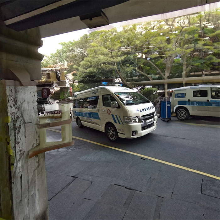 云南昆明石林租私人救护车转院到云南省芒市妇幼保健院 救护车出租长途多少钱