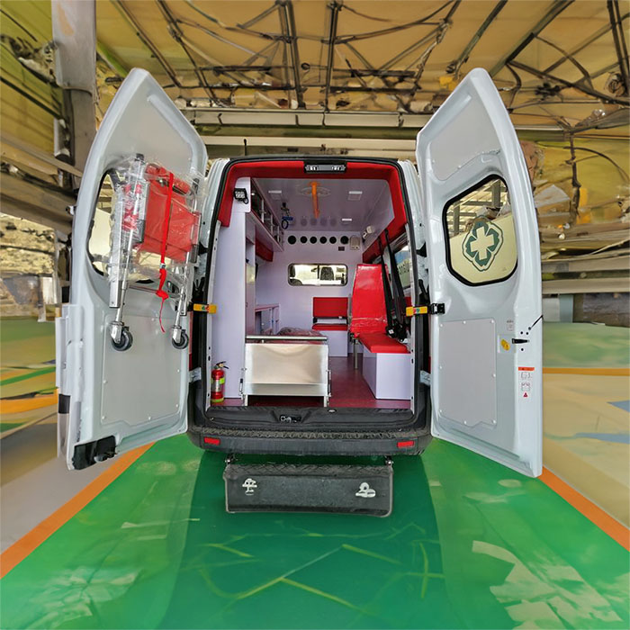 云南省昆明市官渡私人救护车出租到曲靖市富源县救护车租赁