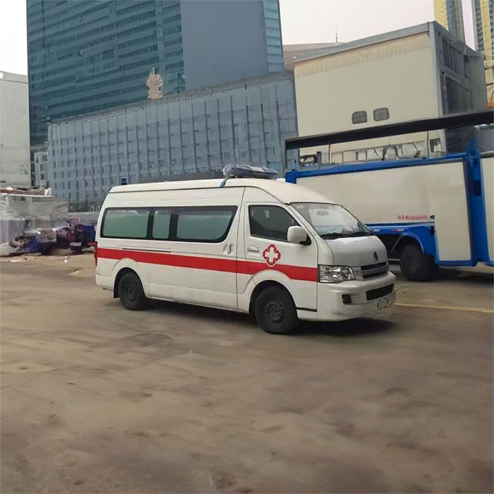 云南昆明宜良预约私人救护车转运到云南石屏县人民医院 救护车出租一次多少钱