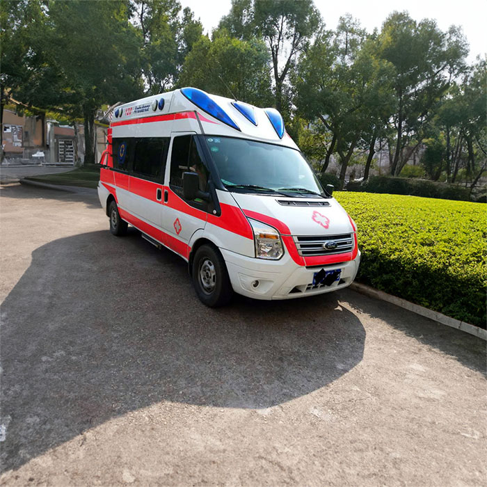 云南省昆明市五华出租急救车护送到云南梯古眼科医院 120救护车出租费多少钱